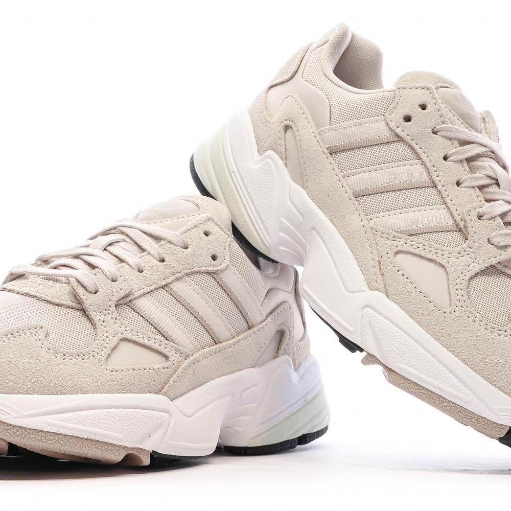 Baskets Beiges Femme Adidas Falcon 7