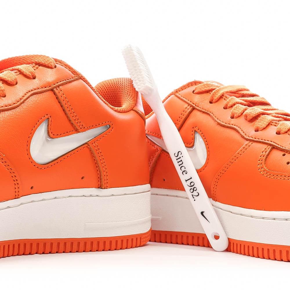 Baskets Oranges Homme Nike Air Force 1 Low 7