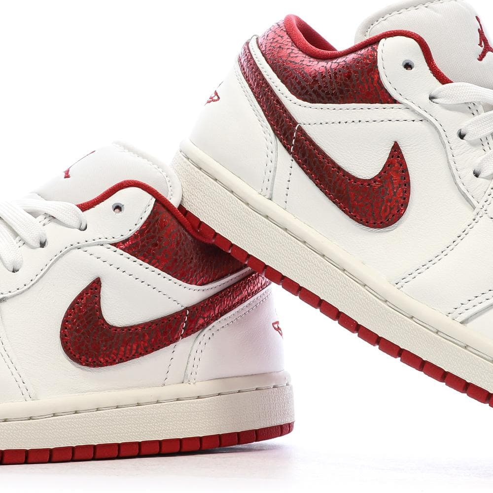 Baskets Blanc/Rouge Femme Nike Air Jordan 1 Low 7